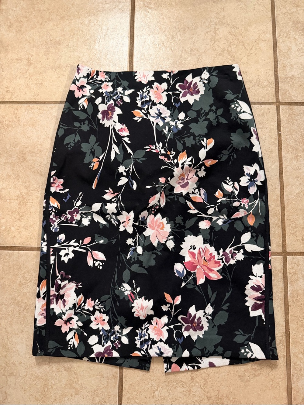 EUC White House Black Market Black Floral Pencil Skirt
